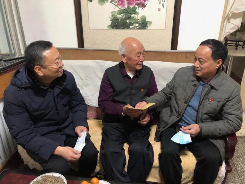 弘義集團(tuán)開展春節(jié)前走訪慰問(wèn)生活困難黨員、老黨員、老干部活動(dòng)